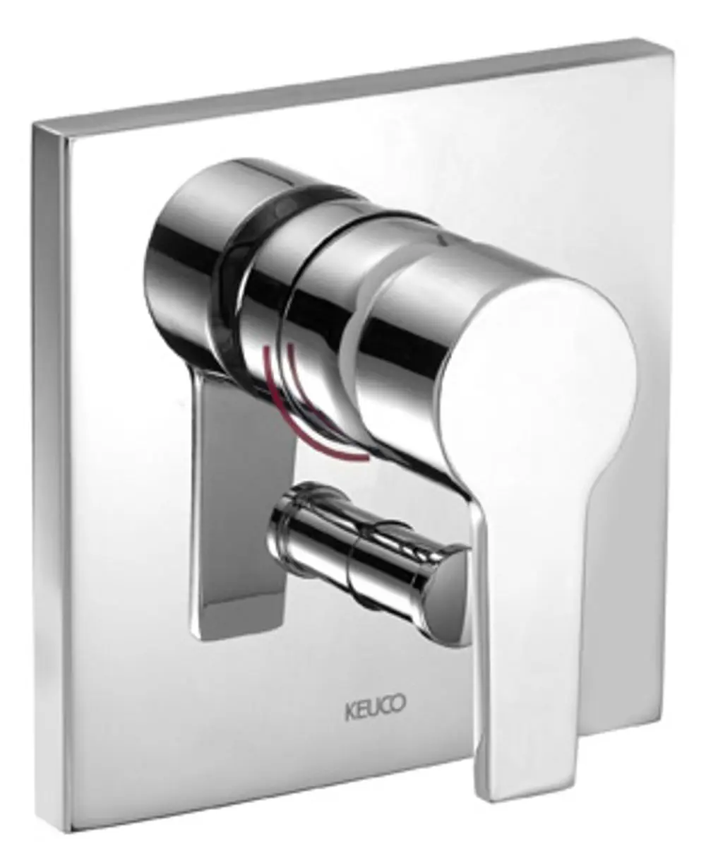 Wannenmischer von Keuco mit verchromter Oberfläche, kreisförmigem Bedienelement und rechteckiger Wandplatte.